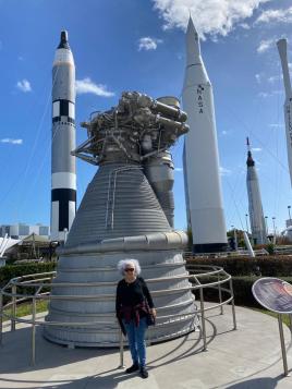 6 feb 2023. Uno de los 8 reactores F1 del cohete Saturno V del Programa Apolo. Medía 110,64 m de altura y lleno de combustible pesaba unas 2700 toneladas